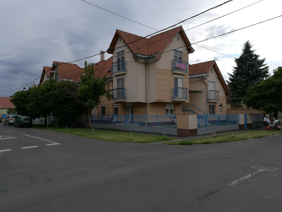 Kiskuckó Apartman Hajdúszoboszló Exteriör bild